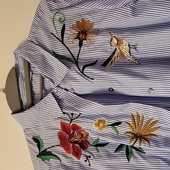 Embroidered button up shirt - Picture 2 of 3